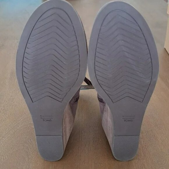 TOMS Joanna Wedge Bootie - Color: Oak Brown Suede - Size: Women 9 - Picture 9 of 11